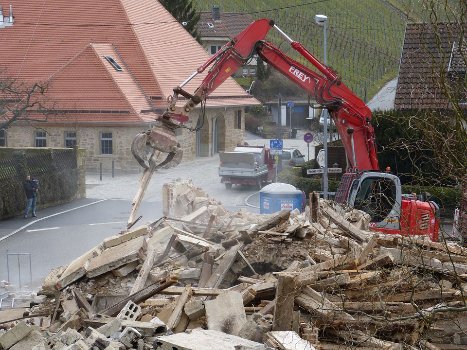 Why Recycling and Landfill Diversion are Priority for Toronto Demolition Companies